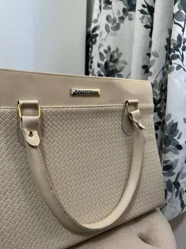 Bolsa feminina de mão.  