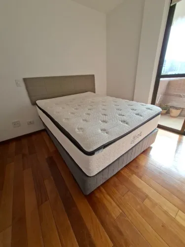 Cama casal padrão com Colchão Admirable da Anjos Colchões