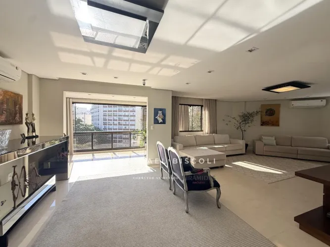 Apartamento de 246m² à venda no Centro de Florianópolis
