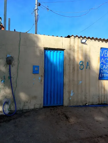 Vende se uma casa