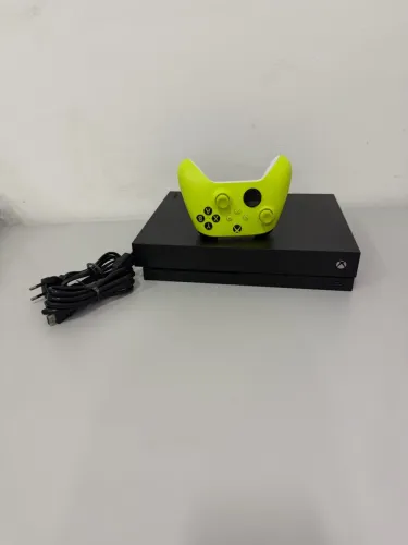 Vendo Xbox One X 1TB - Semi Novo