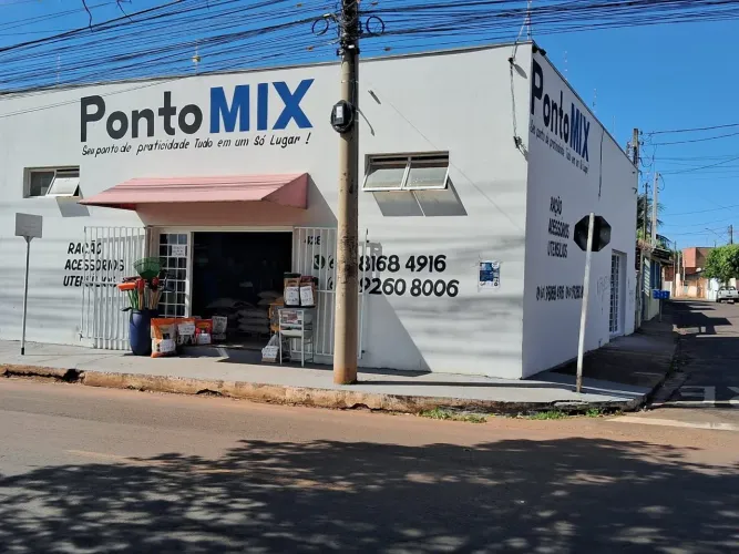 Vendo ou troco casa de ração