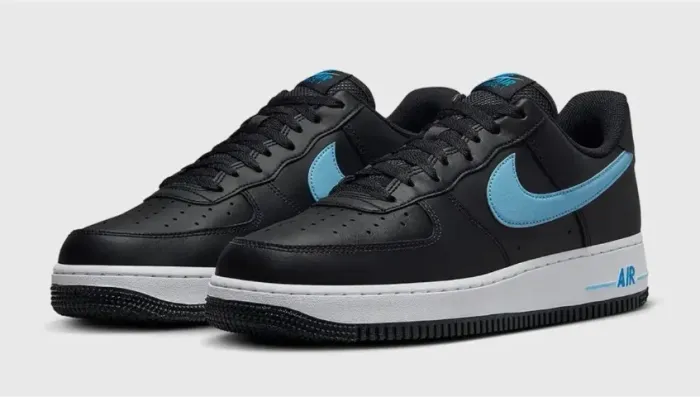 Nike Air Force 1 Low Preto com detalhes azul - Novo
