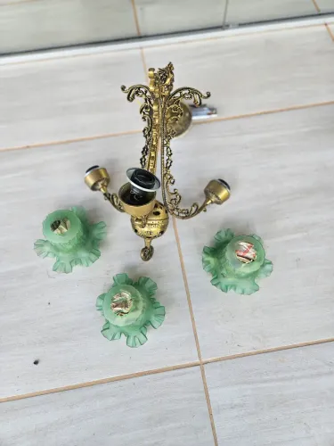 Lustre colonial de bronze