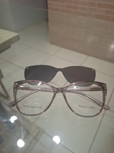 Óculos clipon feminino