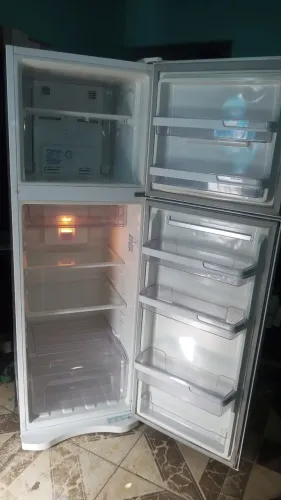 Geladeira frosfree gelando bem