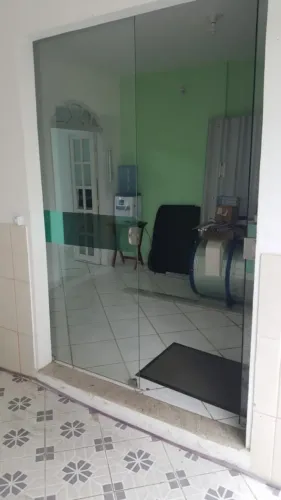 Quatro salas comerciais em andar térreo (95 m2), excelente localização em Itapoã!