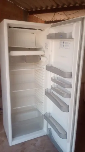 Geladeira Consul gelo seco funcionando perfeitamente damos garantia