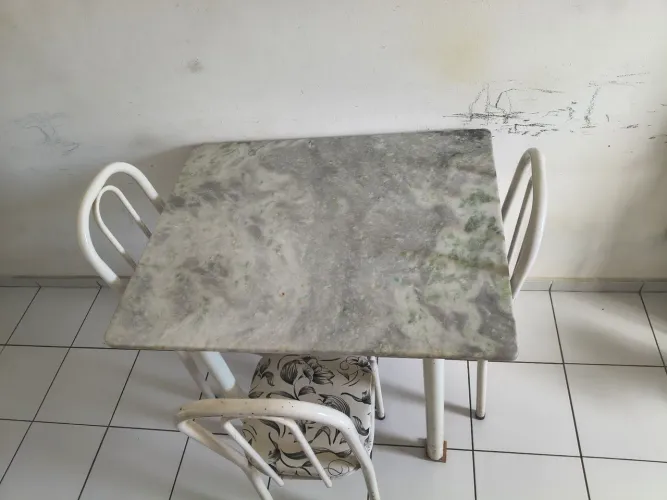 Mesa 4 cadeiras