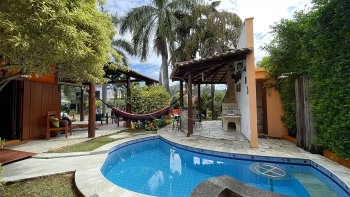 Casa à venda no Condomínio Parque da Estalagem, em Pirenópolis-GO, com 160 m² de área cons