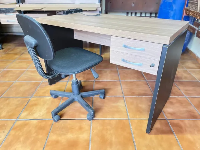 Mesa + Cadeira em Ótimo Estado