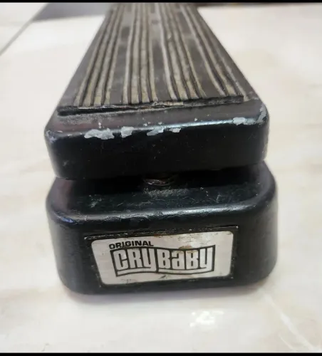 Dunlop cry baby wah gcb95