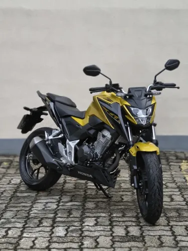 CB300F ent + parcela R$ 529 mensais