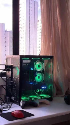 PC GAMER RX 9070 XT E RYZEN 7 5700x3d