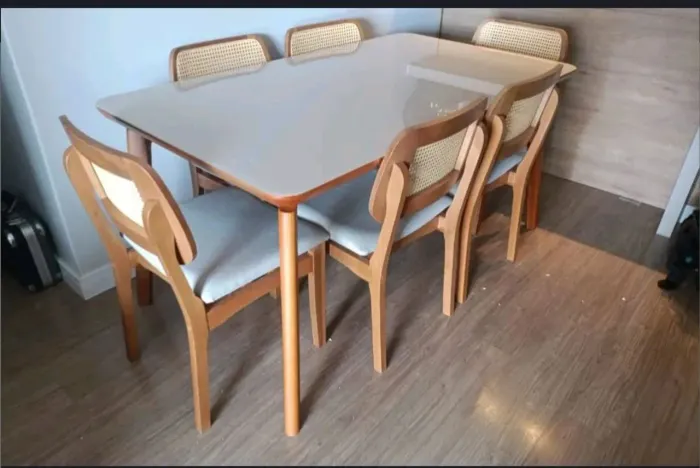 Mesa de jantar talyta com 6 cadeiras ( toda em madeira com vidro 4 mm) 