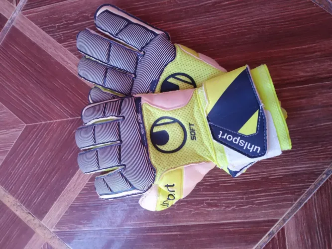 Luva de goleiro tamanho infantil