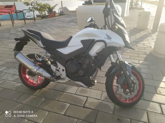 Moto bastante conservada em excelente estado qualquer dúvida ligar para esse *26)