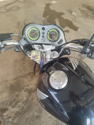 Vendo Titan KS 2010  8,Mil