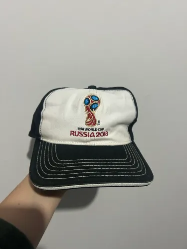 Boné FIFA 2018.