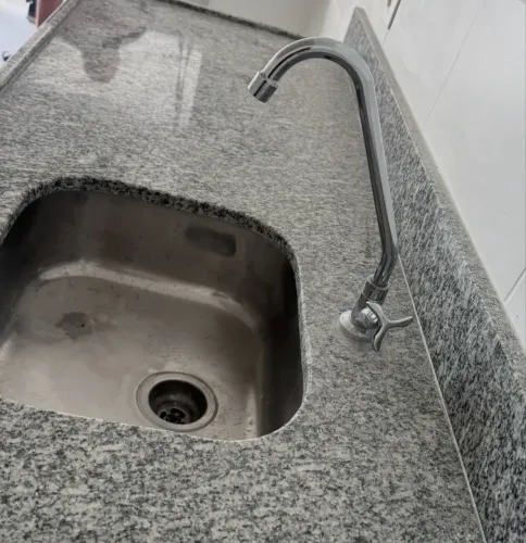 Torneira em inox de cozinha