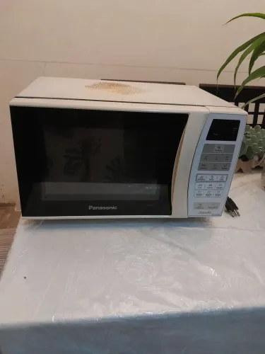 Vendo micro-ondas com defeito para aproveitar peças.