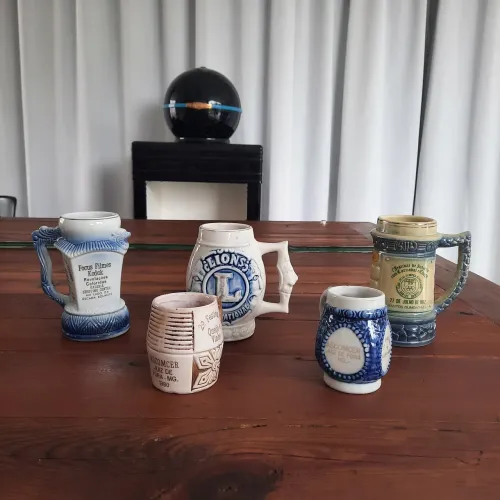 Canecas em porcelana variadas ( valor unitário) 