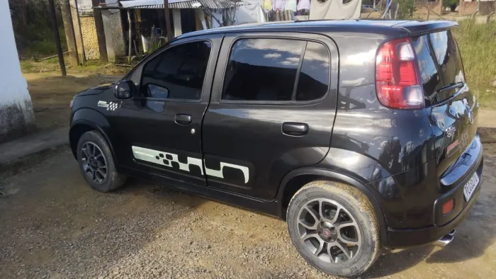 Fiat Uno Sporting 1.4 EVO Fire Flex 8V 4P 2012