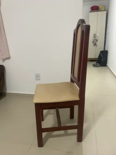 Cadeiras de madeira pura (4 unidades)