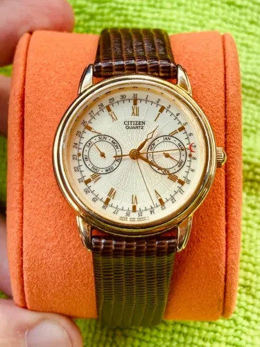 Citizen Windsurf 6355 Modelo Elegance Triple Calendar 36mm (Usado)