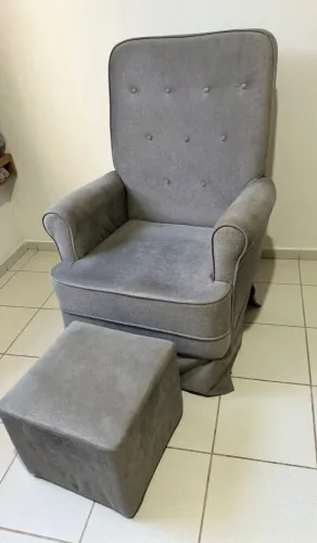 Poltrona de Amamentação Bliss Baby com Balanço e Puff