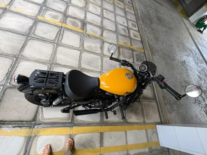 Royal Enfield Meteoro 350 em excepcional estado