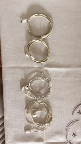 Cabo de carregador e Fone de ouvido - Apple