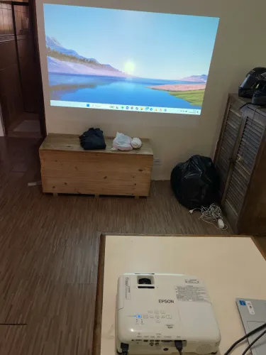Projetor Epson X24+ com Lâmpada Nova - Imagem Perfeita | Pronto para Usar
