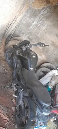 Moto com pouca coisa a ser feita , mas o motor está em perfeito estado
