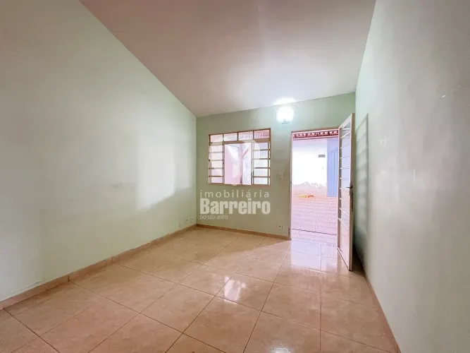 Casa à venda, Independência (Barreiro), aceita financiamento, ótimo local