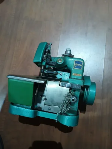 Maquina de costura overlock