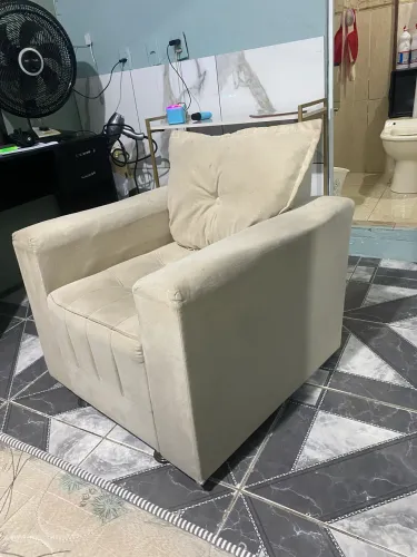 Poltrona seminova