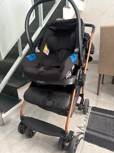 Carinho burigotto com bebe conforto