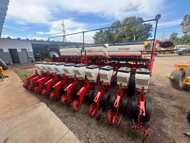 Plantadeira Jumil PG 1100 Plus Fertisystem - 11 Linhas - Ano 2018