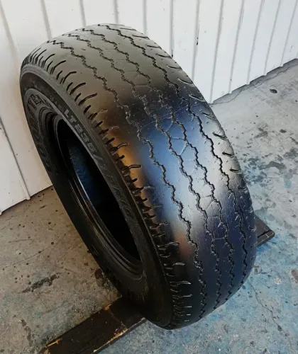 Pneu 235/75 aro 15 Goodyear