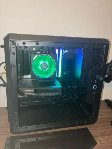 PC Gamer - Ryzen 7700 + RTX 5060