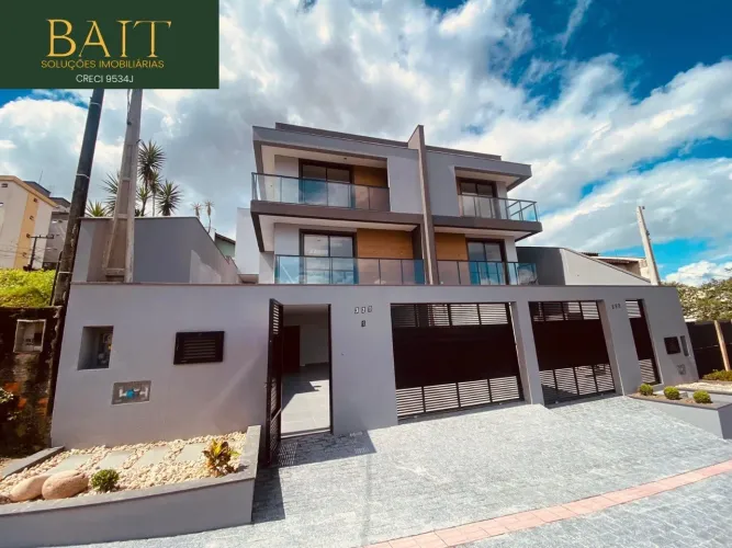 Imperdível Casa Geminada triplex à Venda em Joinville-SC - 3 Quartos, 3 Suítes, 3 Salas, 3