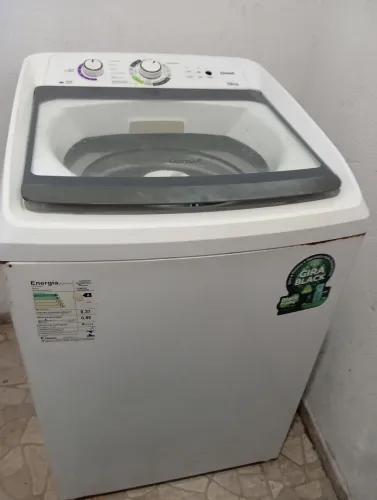 MÁQUINA DE LAVAR ROUPAS.