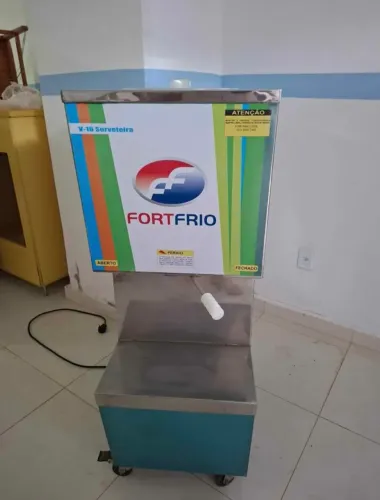 Máquina sorvete v16 seminova