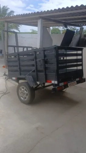 Carroça reboque reforçada grande.