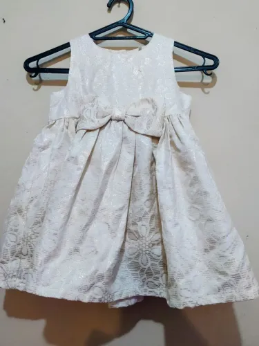 Vestido infantil dourado