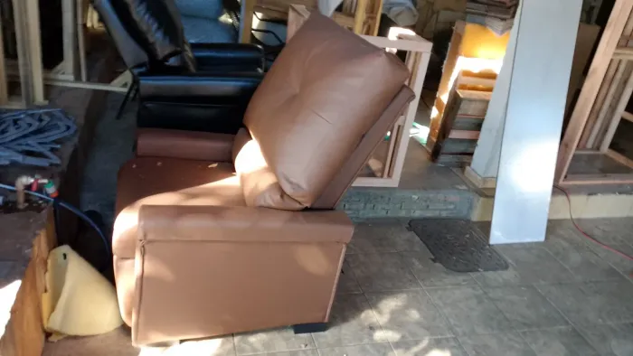 Poltrona reclinável ótimo pra salão 