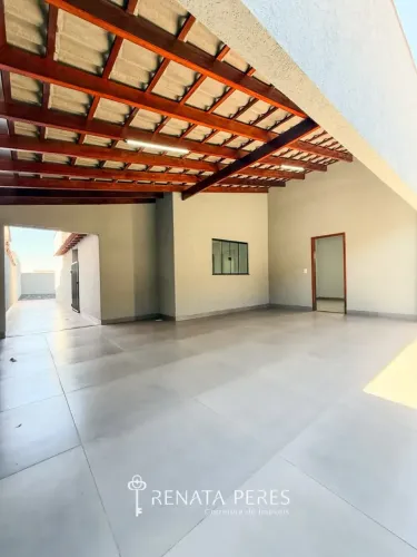 Casa à venda em Rio Verde com localização privilegiada, espaço amplo, 3 quartos e armários