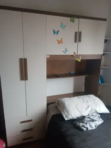 Guarda roupa de solteiro com cama embutida