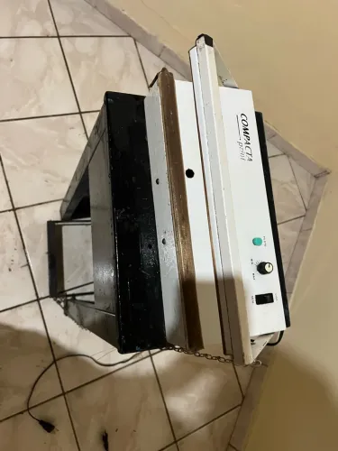 Seladora de Embalagens Compacta Pratic com Pedal - Industrial